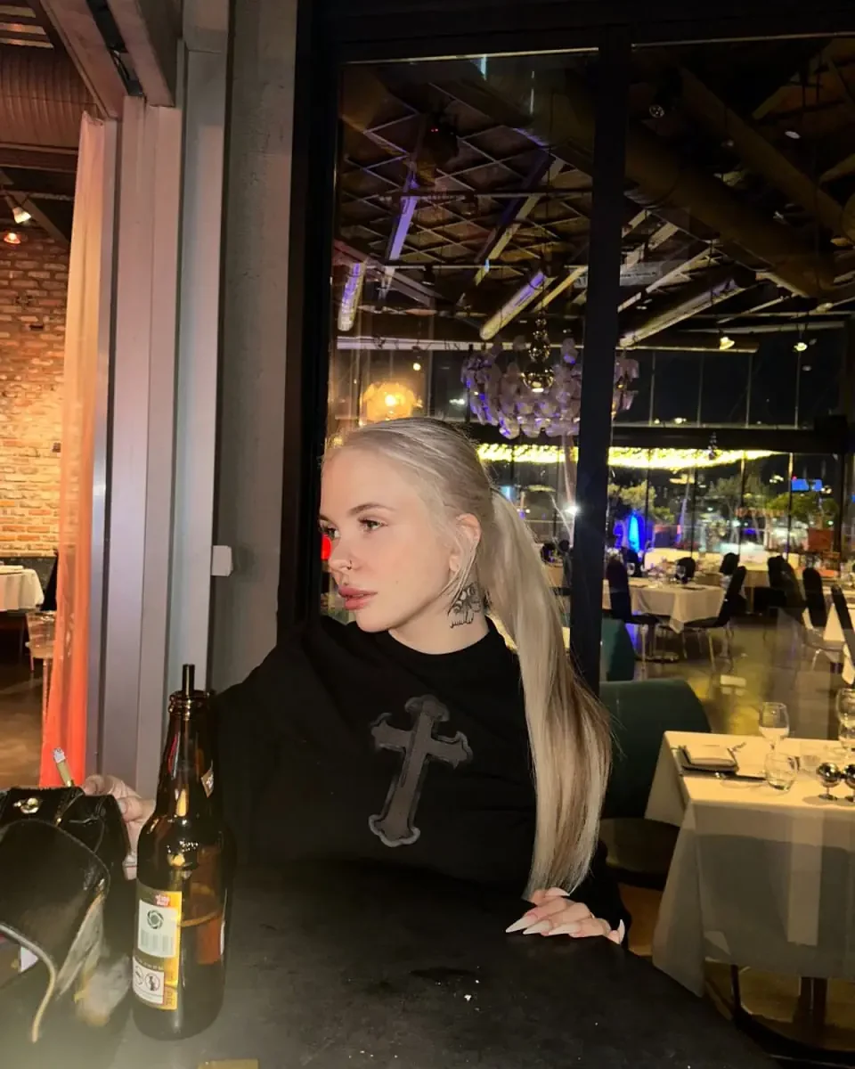 Имя: Грета Возраст: 24 Вес: 50