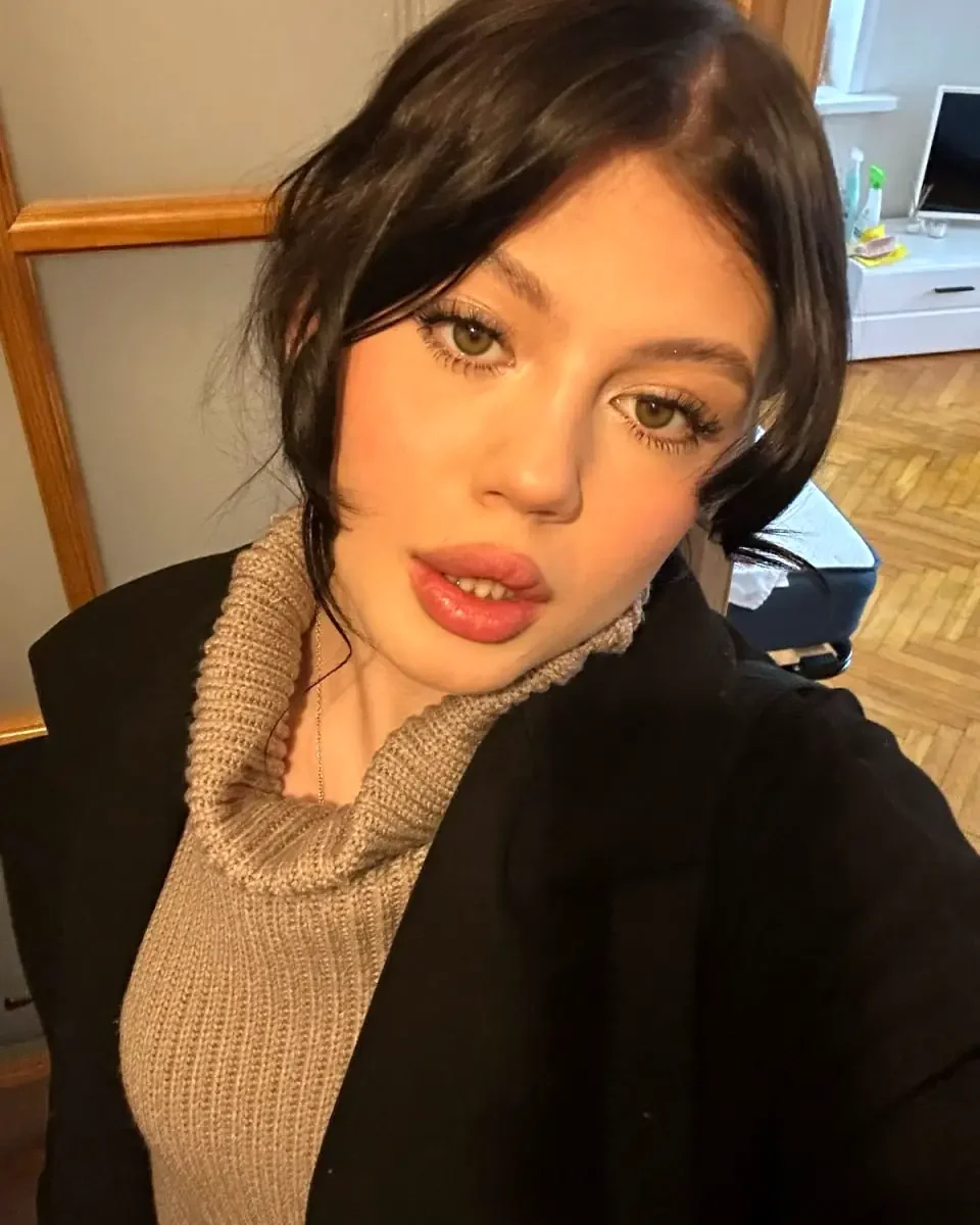 Имя: Аника Возраст: 18 Вес: 55