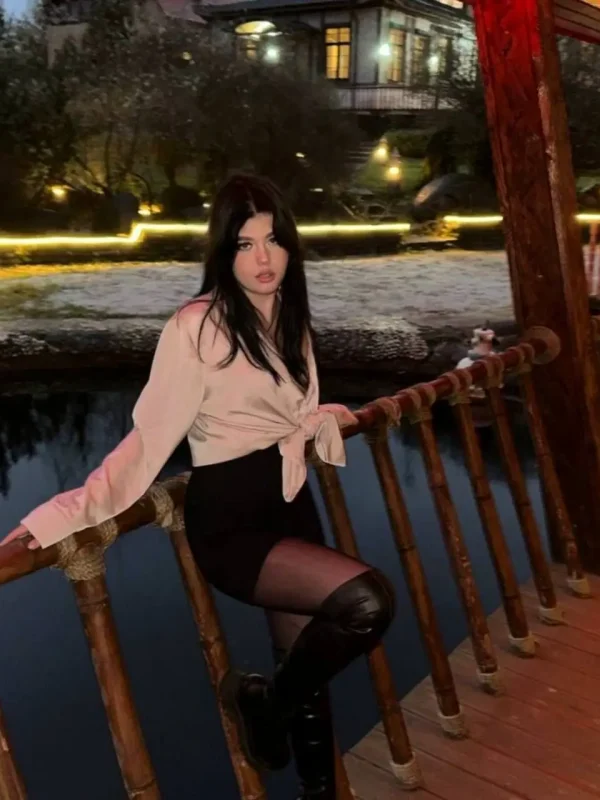 Имя: Аника Возраст: 18 Вес: 55