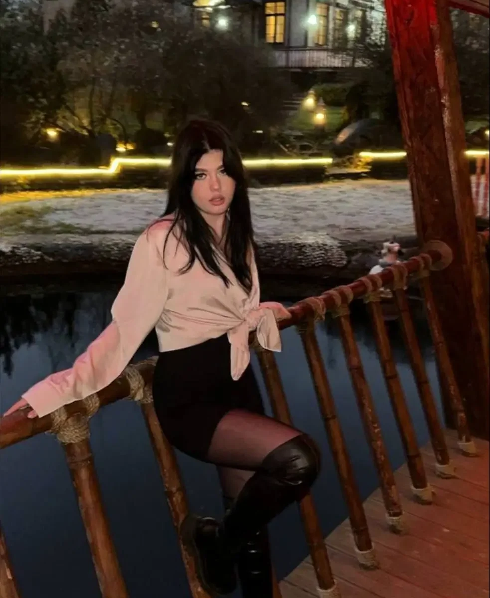 Имя: Аника Возраст: 18 Вес: 55