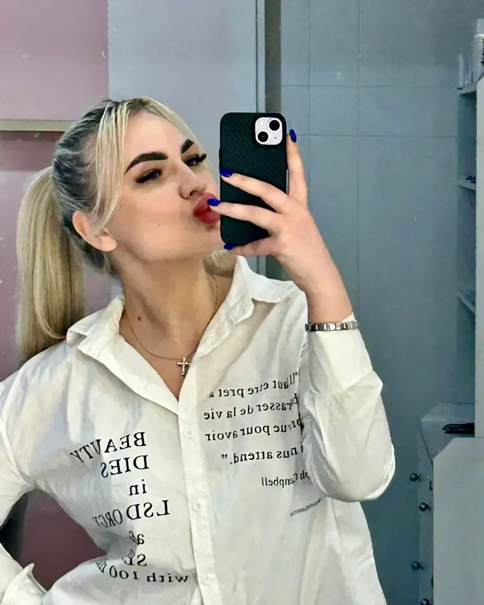 Имя: Софа Возраст: 26 Вес: 56