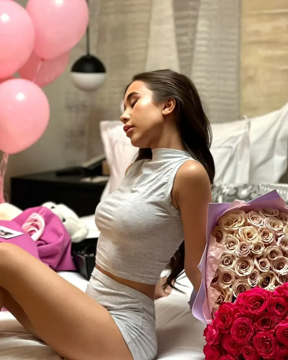 Имя: Азалия Возраст: 21 Вес: 44